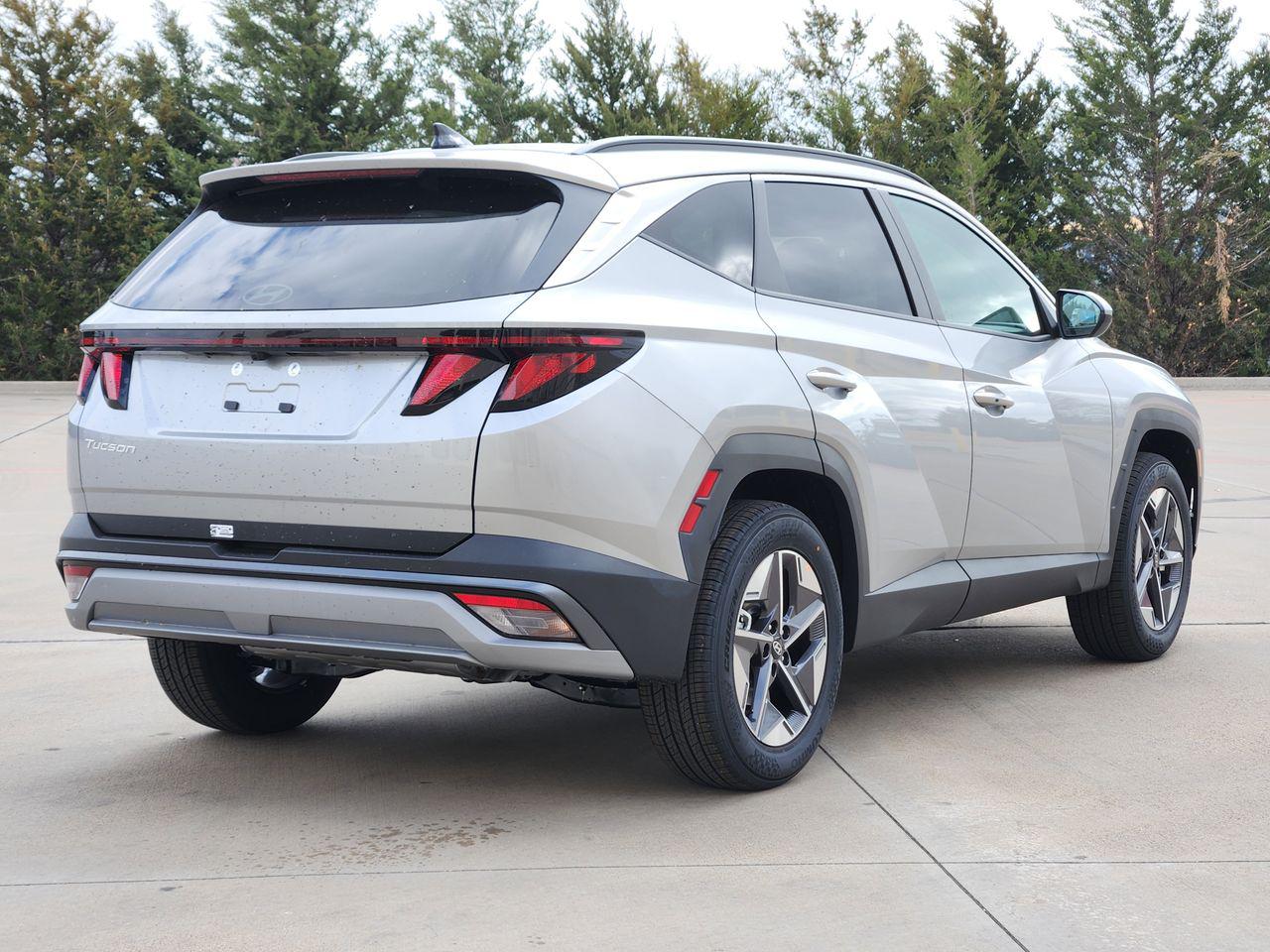 New 2026 R2T Silver Hyundai SEL FWD image 4