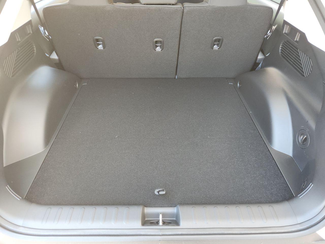 New 2027 SAW/White Hyundai SE image 31