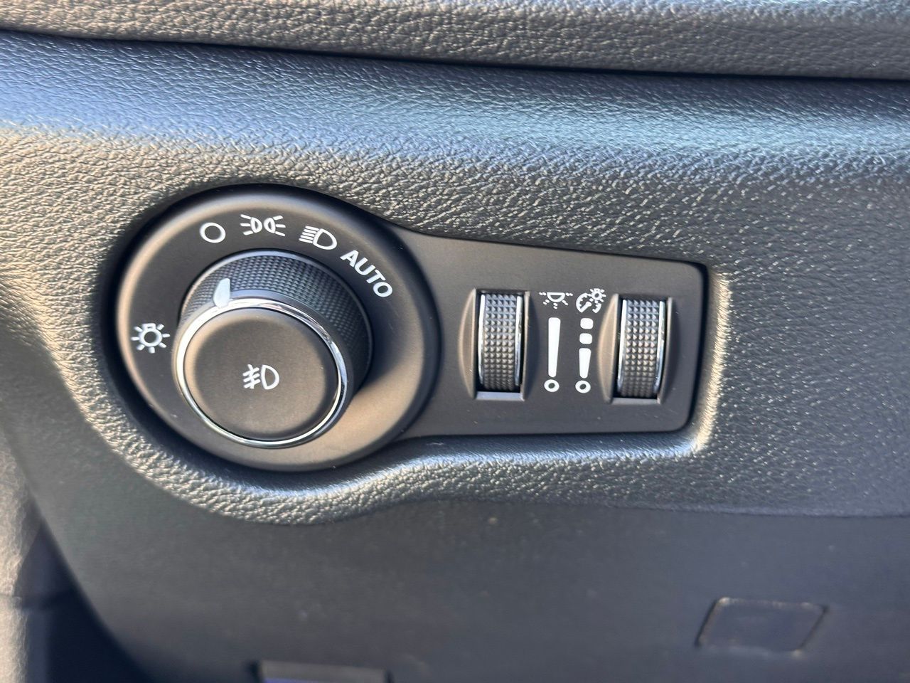 Used 2025 Fathom Blue Pearlcoat Chrysler Limited image 31