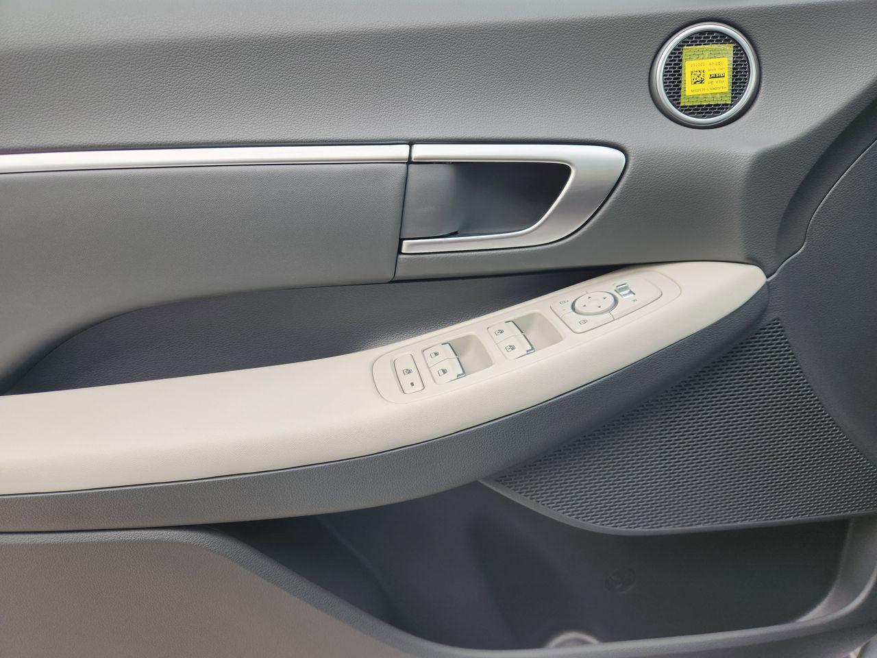 New 2026 T4A Silver Hyundai SEL Sport image 23