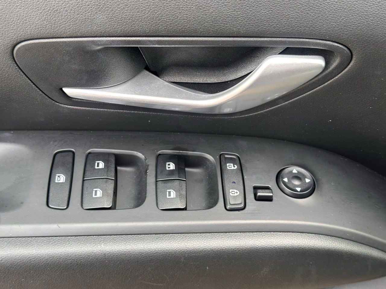 Certified Used 2022 Hampton Gray Hyundai SE image 22