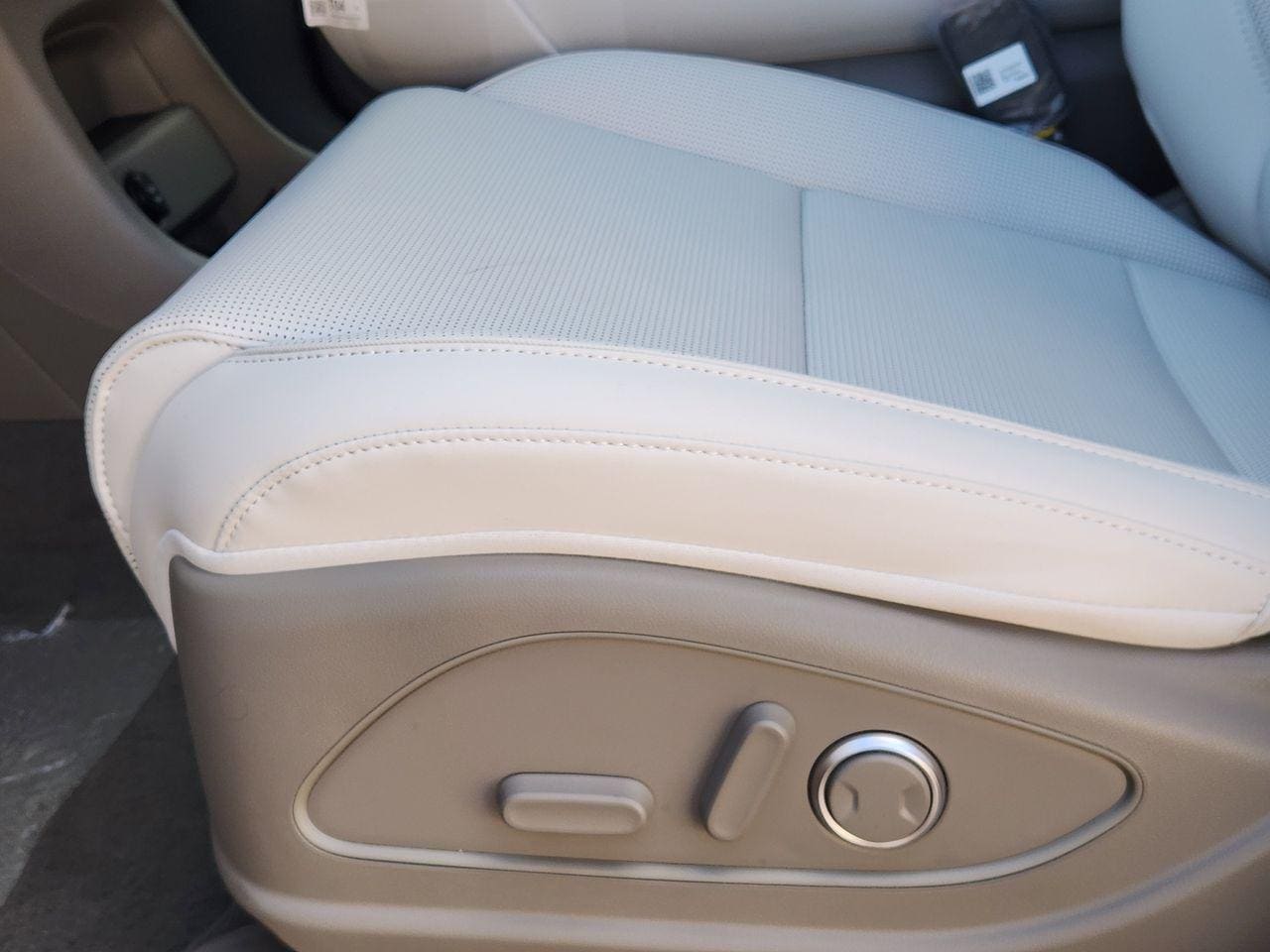 New 2026 A2B Black Hyundai SEL FWD image 23