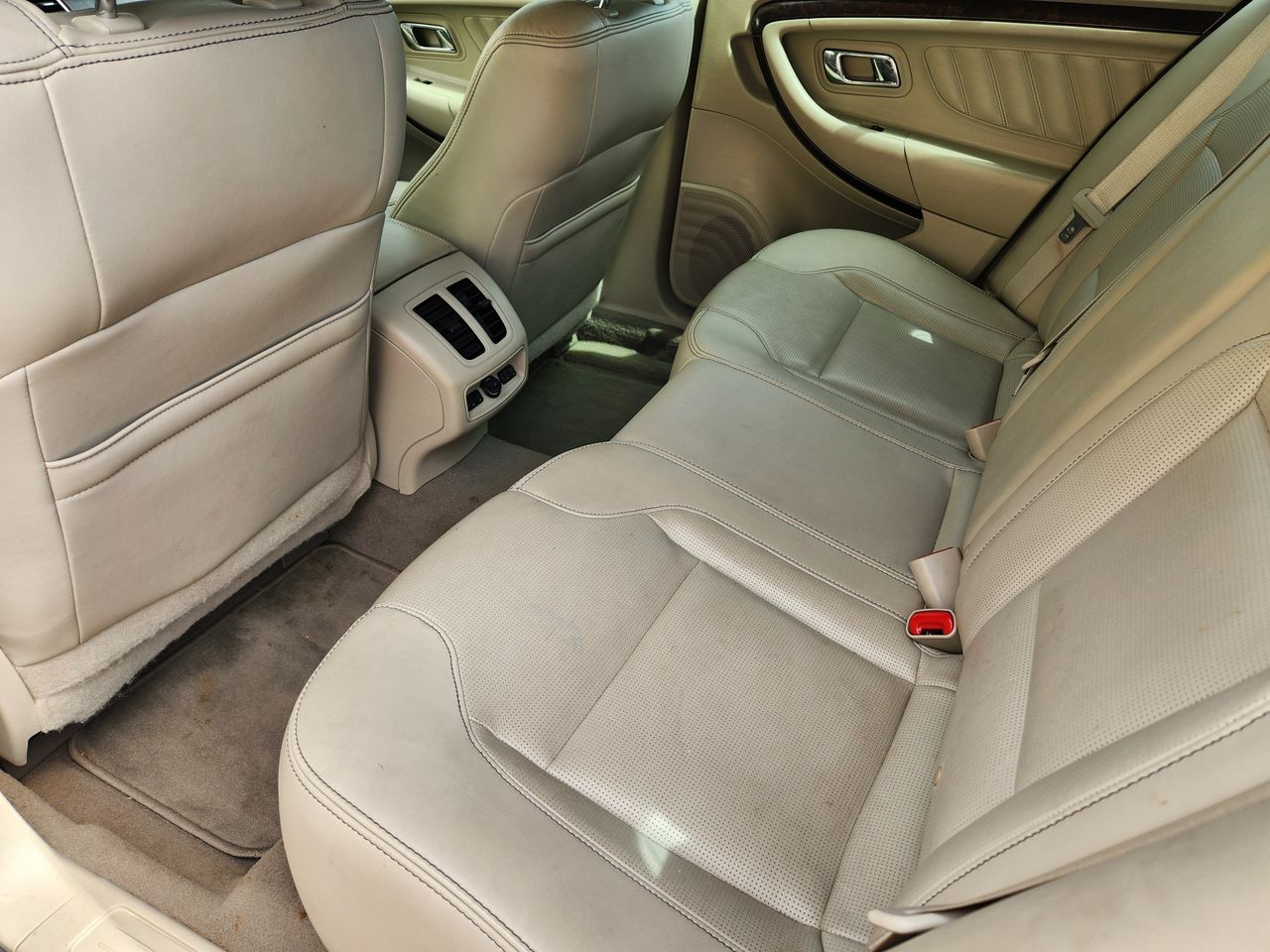 Used 2010 Tuxedo Black Ford Limited image 28