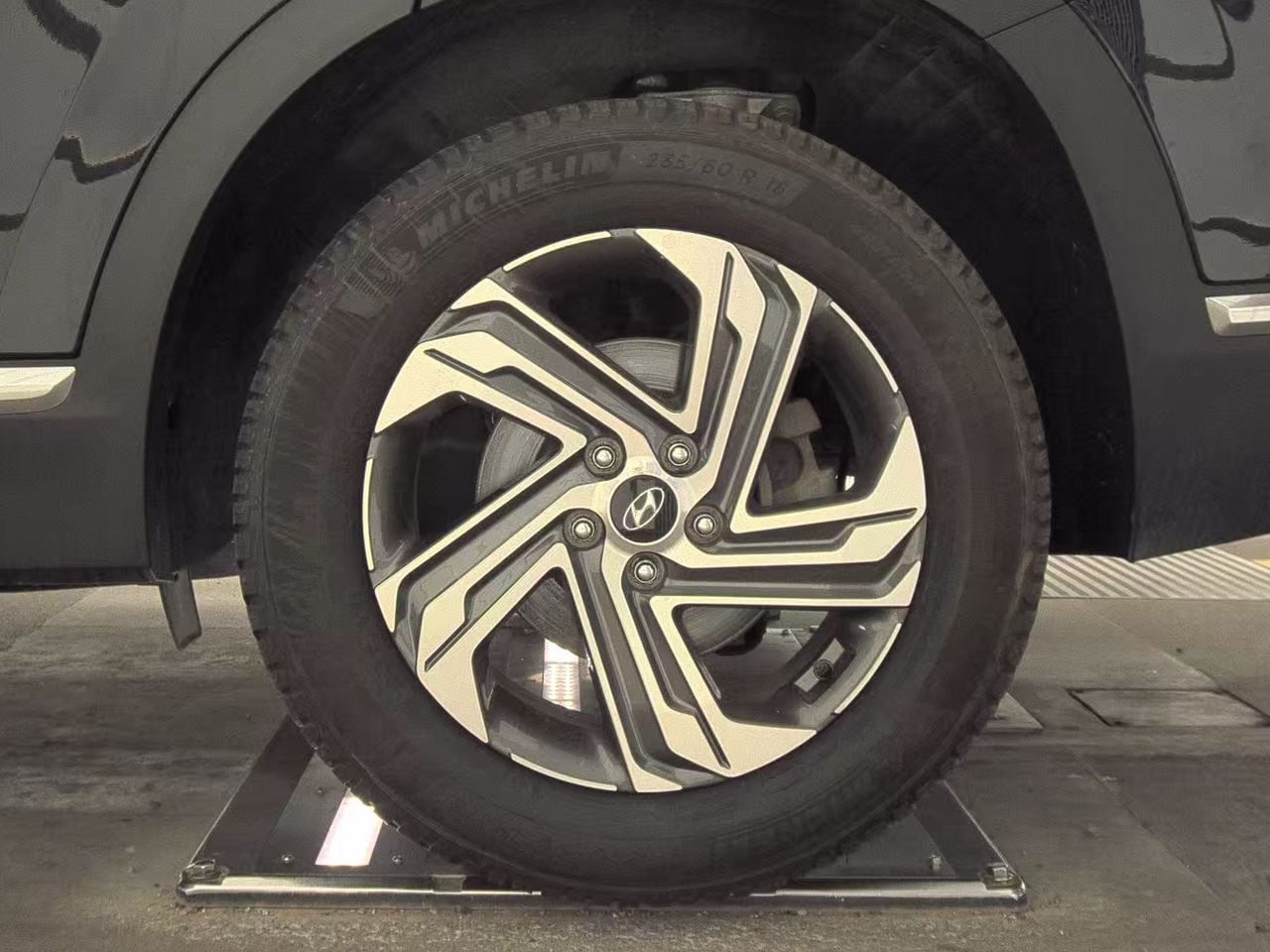 Used 2022 Twilight Black Hyundai SEL image 9