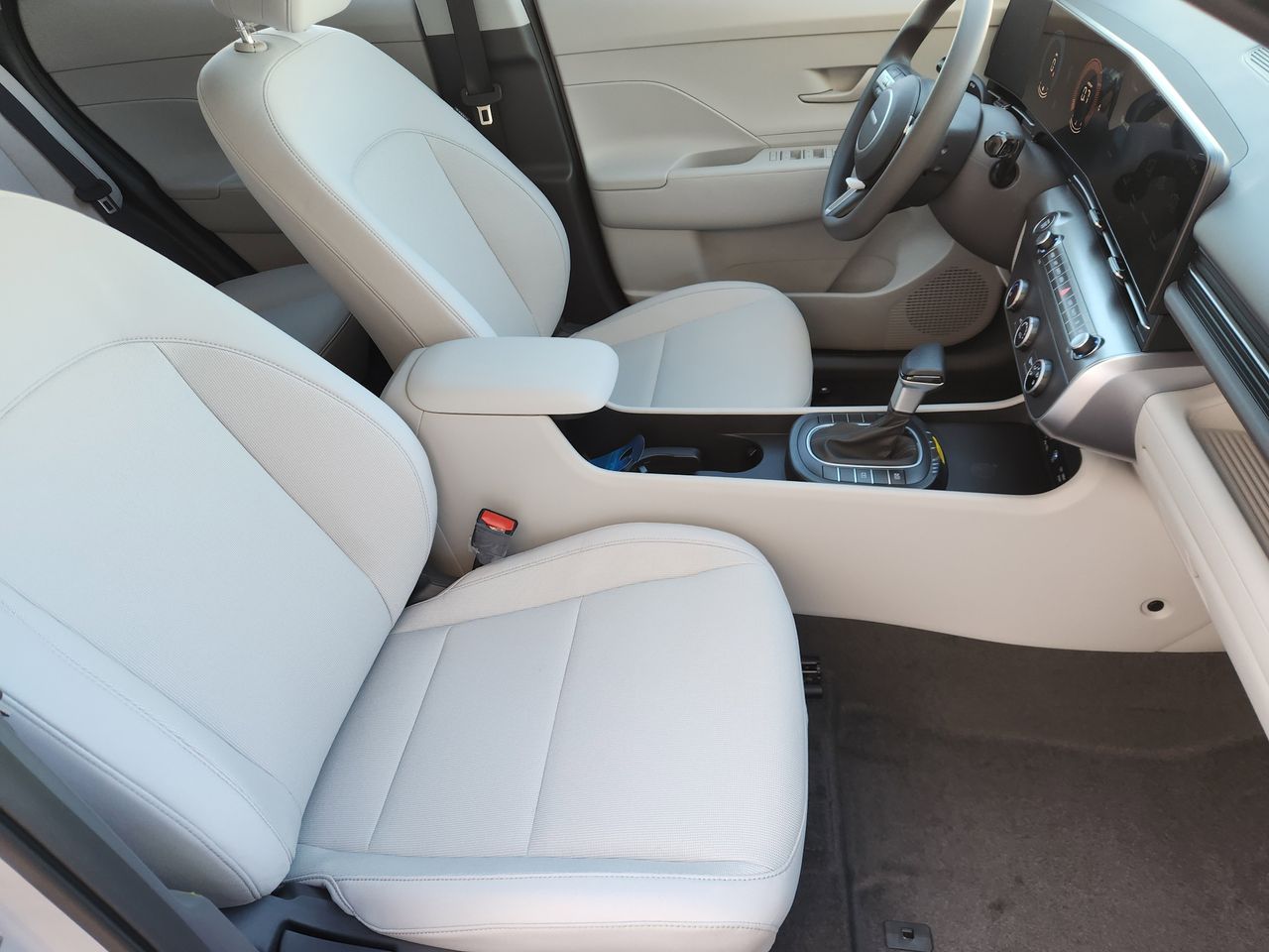 New 2026 C5G Gray Hyundai SE FWD image 10