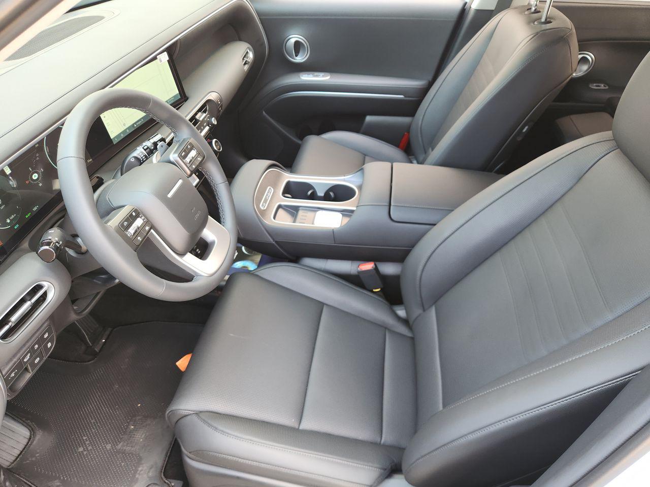 New 2027 Creamy White Pearl Hyundai Limited 7P image 10