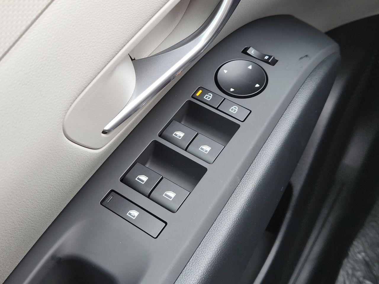 New 2026 R2T Silver Hyundai SEL FWD image 21