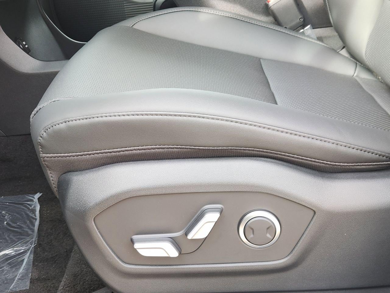 New 2026 W6H White Hyundai SEL FWD image 22