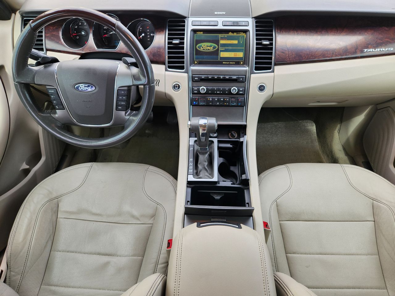 Used 2010 Tuxedo Black Ford Limited image 24