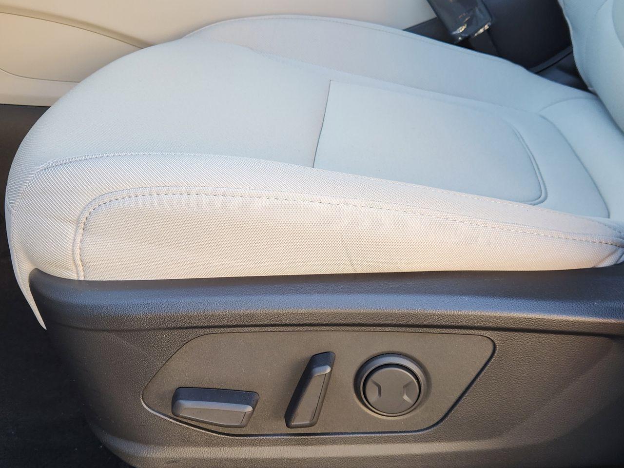 New 2026 W6H White Hyundai SEL FWD image 22