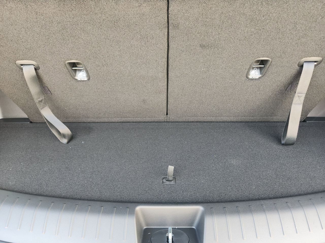 New 2026 W6H White Hyundai SE FWD image 31