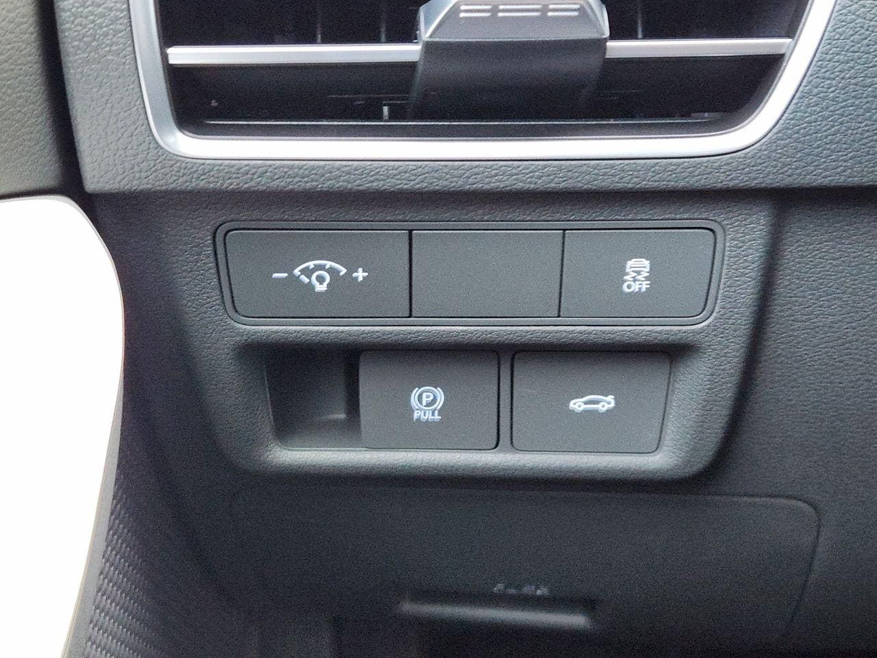 New 2026 T4A Silver Hyundai SEL Sport image 21