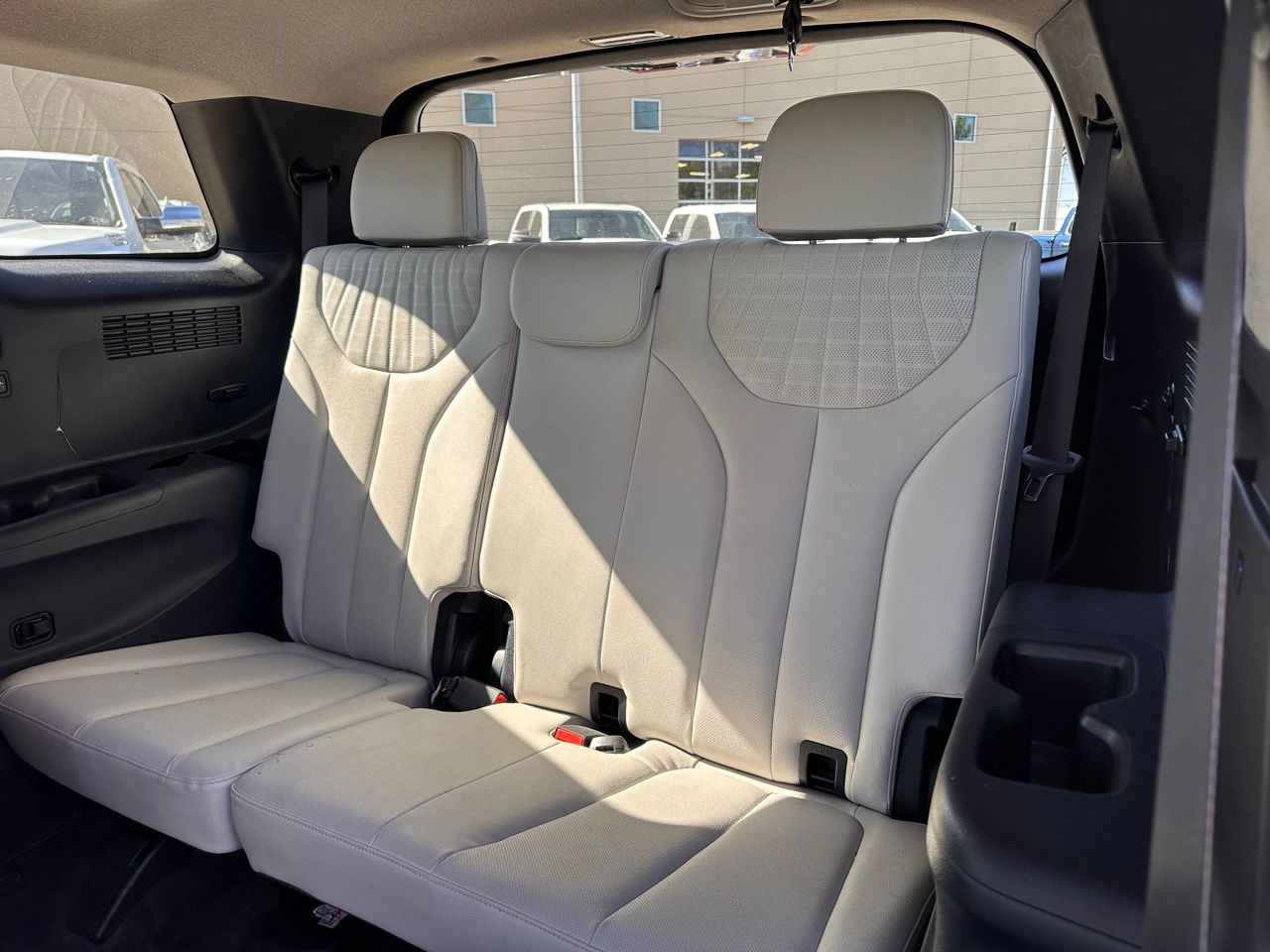 Used 2025 Graphite Hyundai Limited image 18