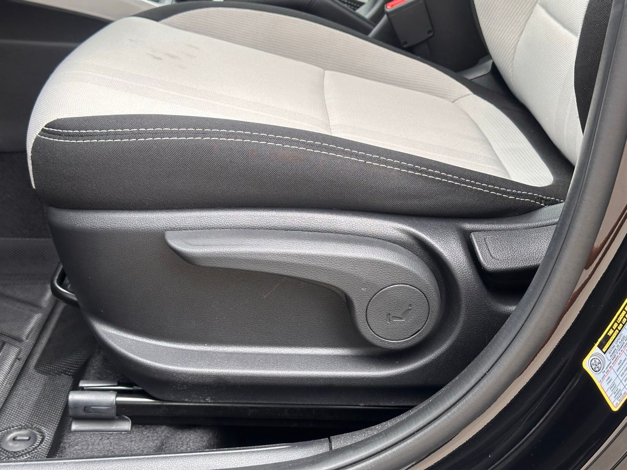 Certified Used 2025 Onyx Black Hyundai SEL image 24