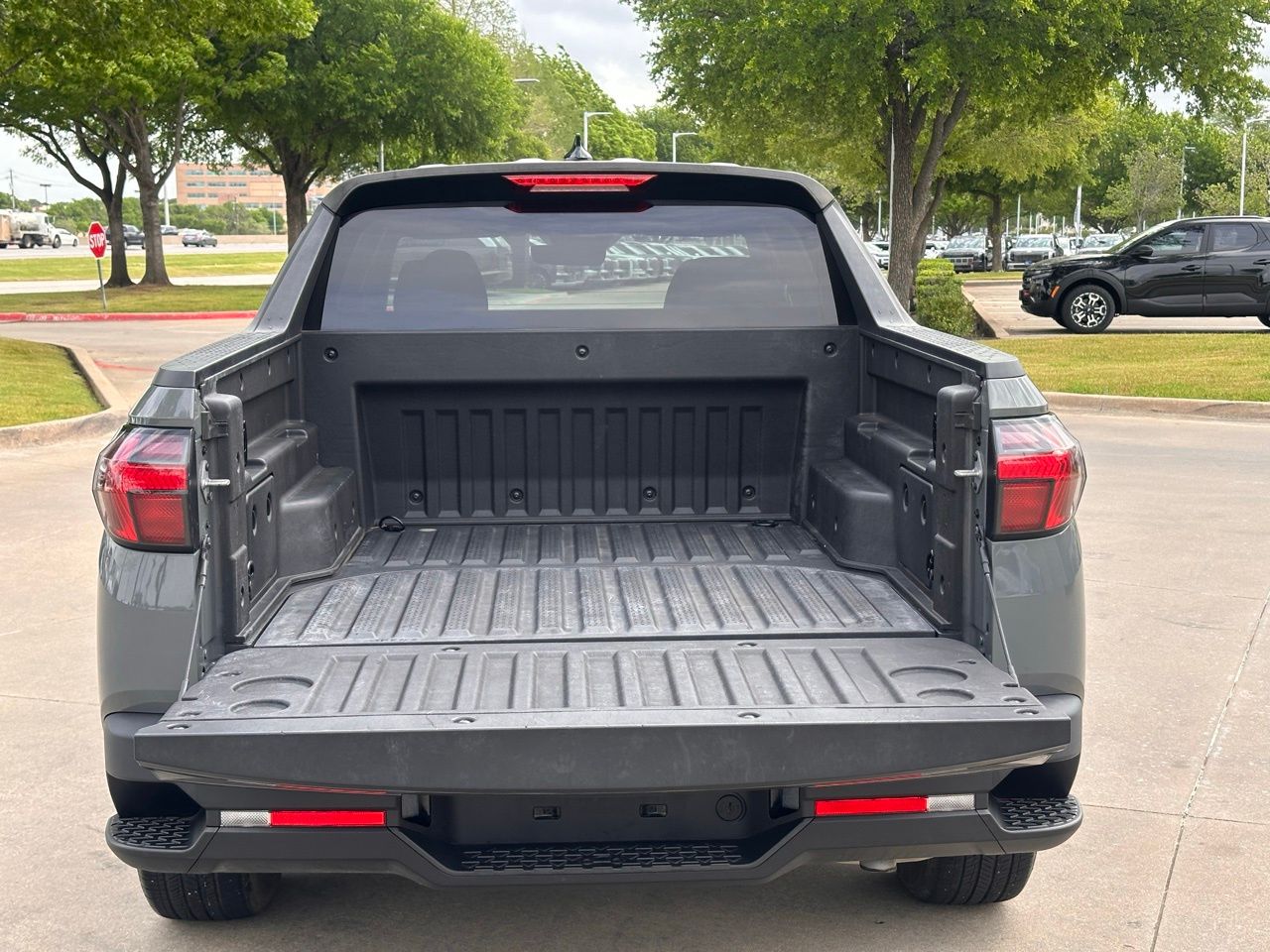 Certified Used 2022 Hampton Gray Hyundai SE image 17