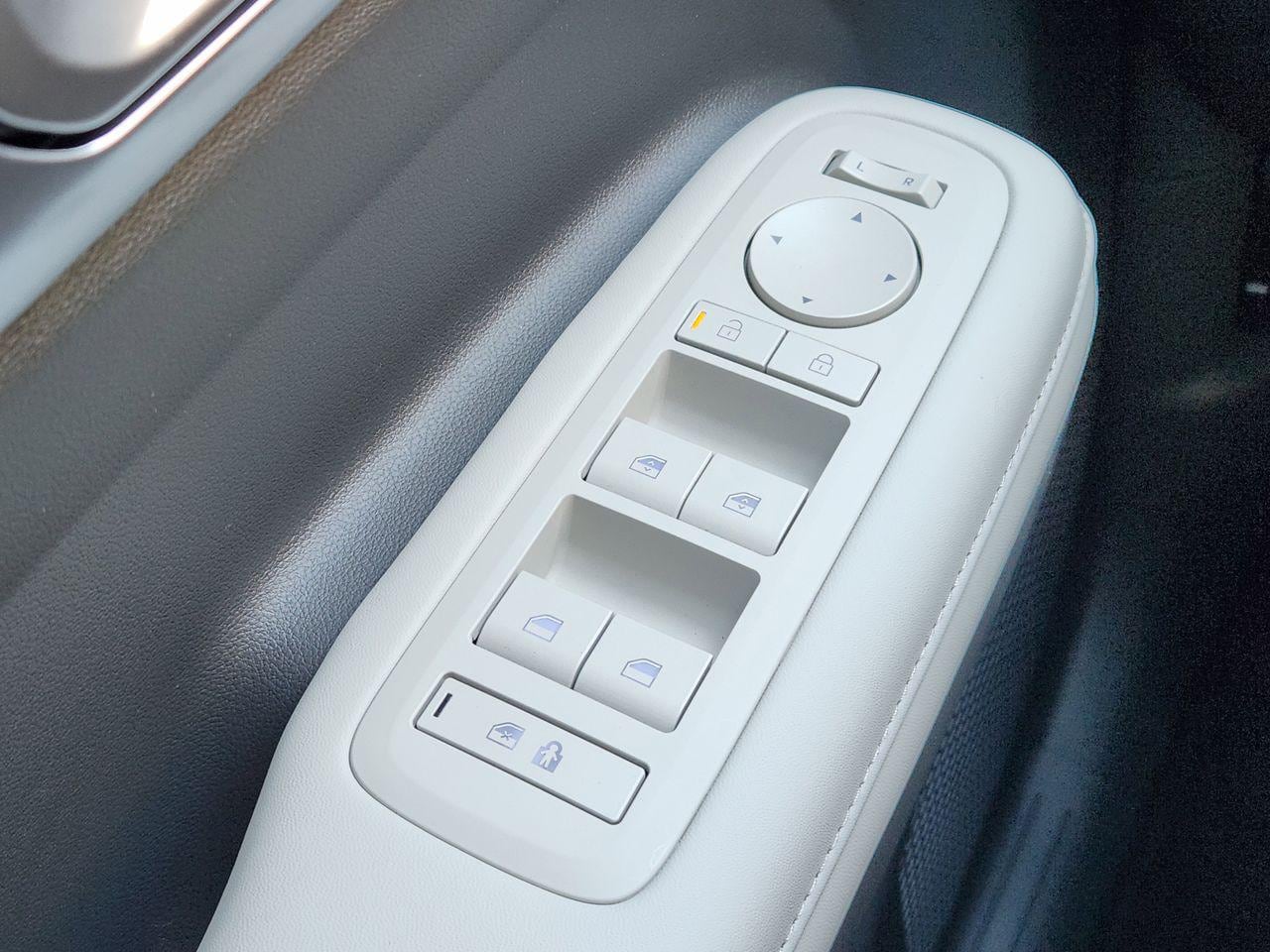 New 2026 W6H White Hyundai SEL FWD image 20