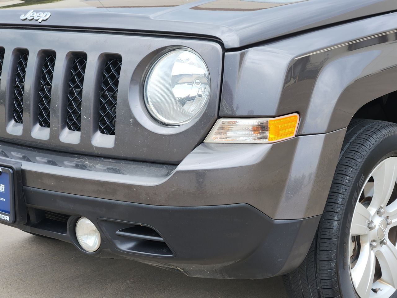 Used 2017 Granite Crystal Jeep Latitude image 7
