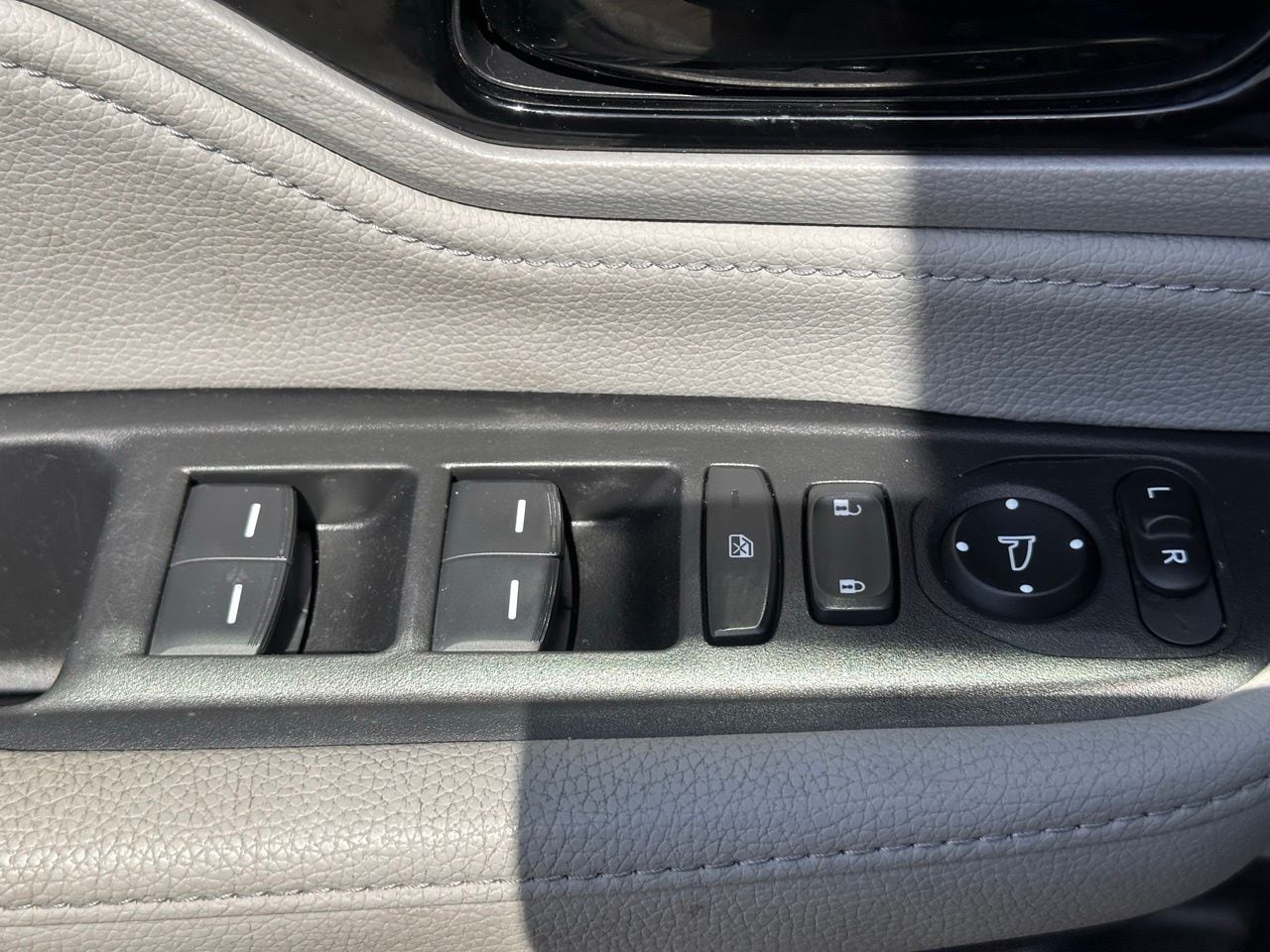 Used 2022 Lunar Silver Metallic Honda Touring image 30