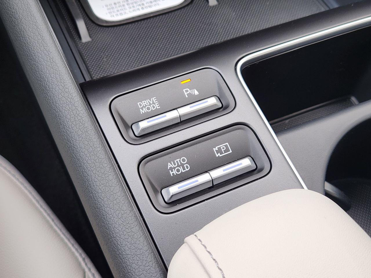 New 2026 W6H White Hyundai Limited image 21