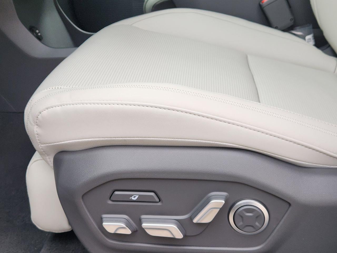 New 2026 W6H White Hyundai Calligraphy image 25