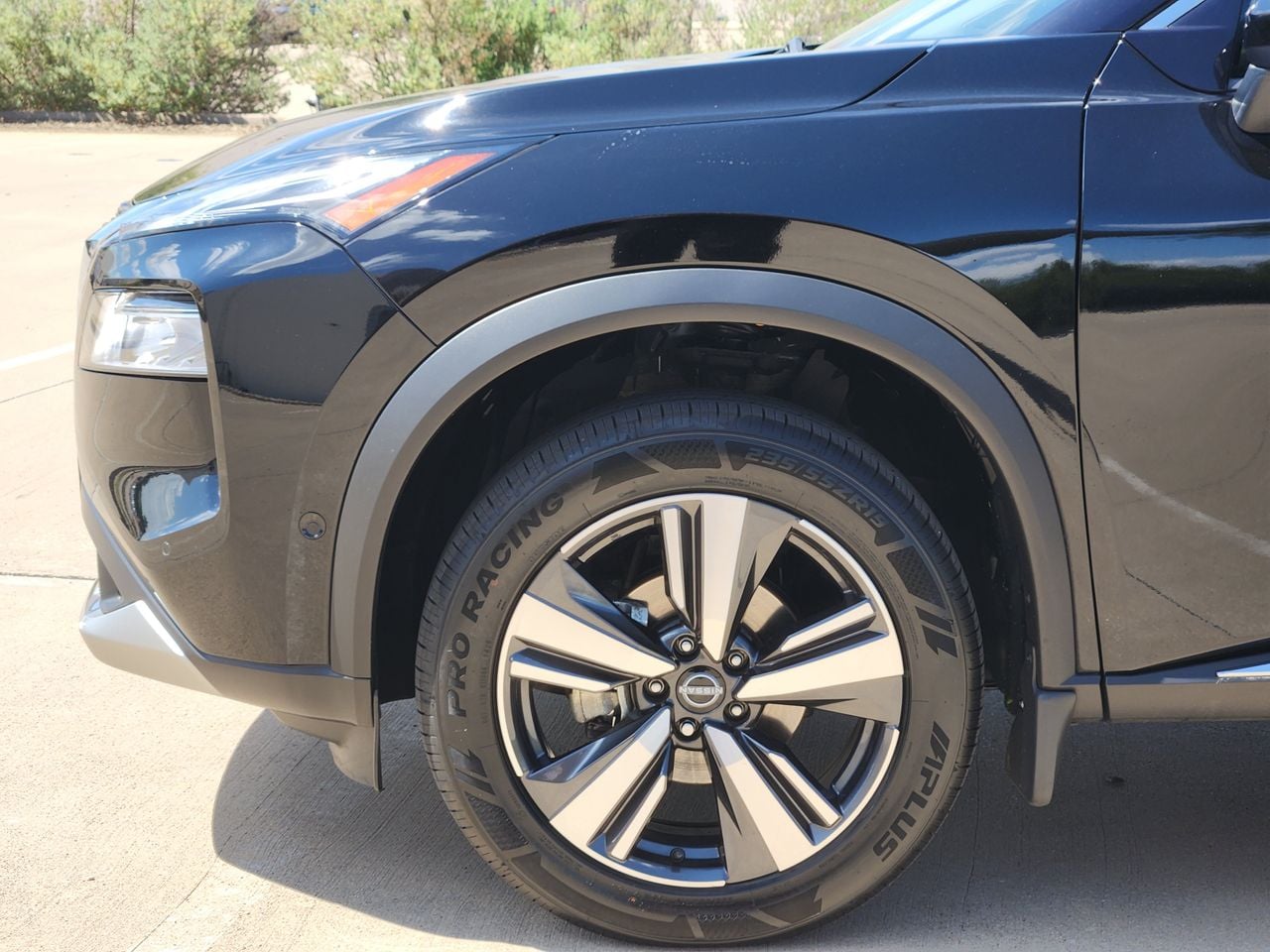 Used 2023 Super Black Nissan Platinum image 5