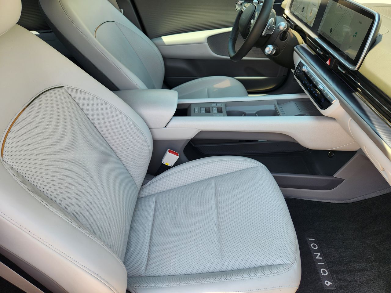 Used 2023 Digital Green Hyundai Limited image 11