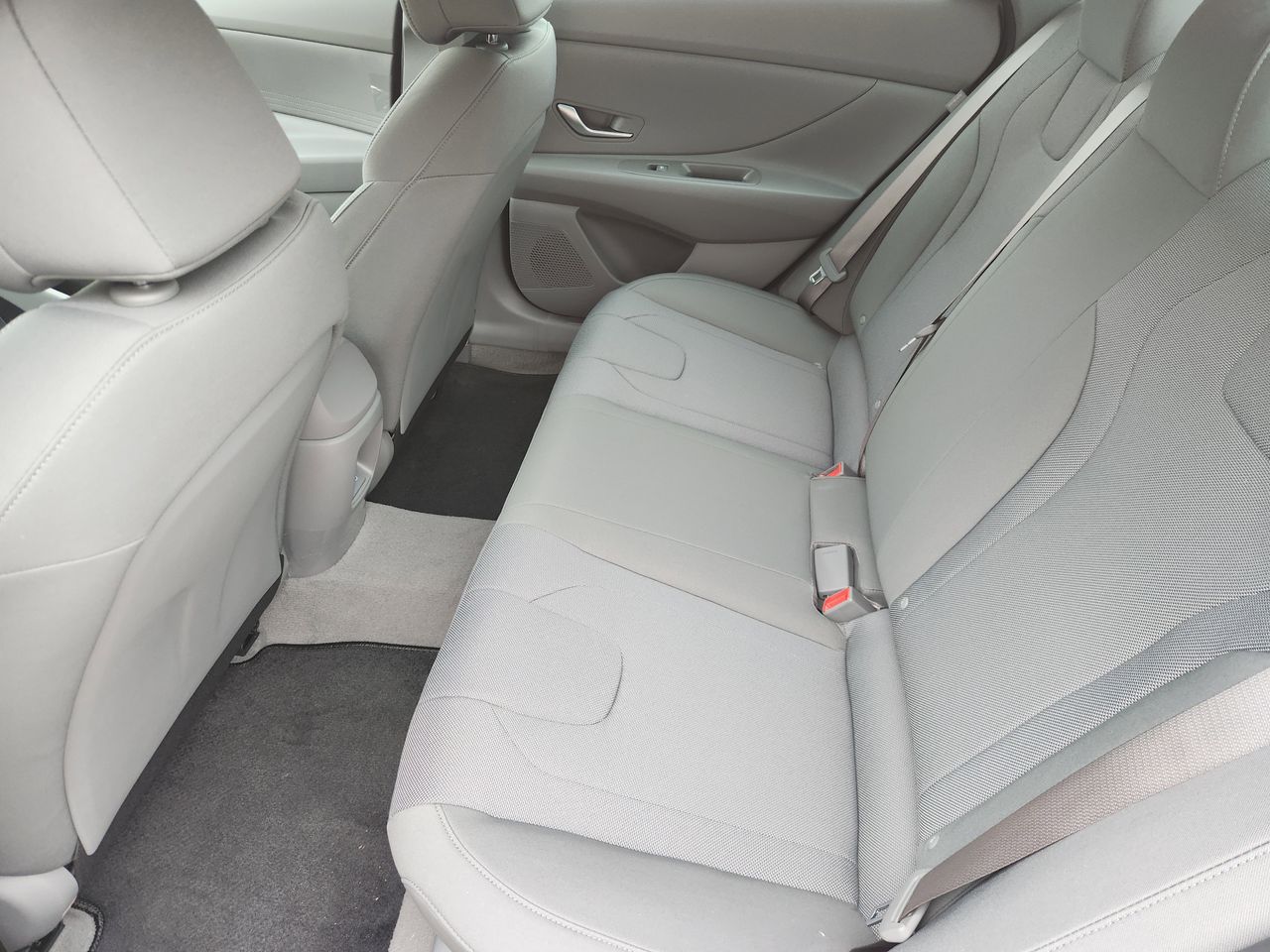 New 2026 W6H White Hyundai SE image 28