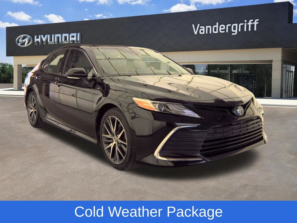 Used 2022 Toyota Camry Hybrid XLE Sedan