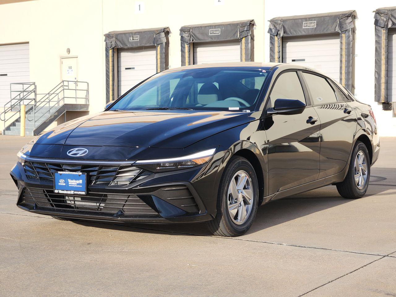 New 2026 Abyss Black Hyundai SE image 2