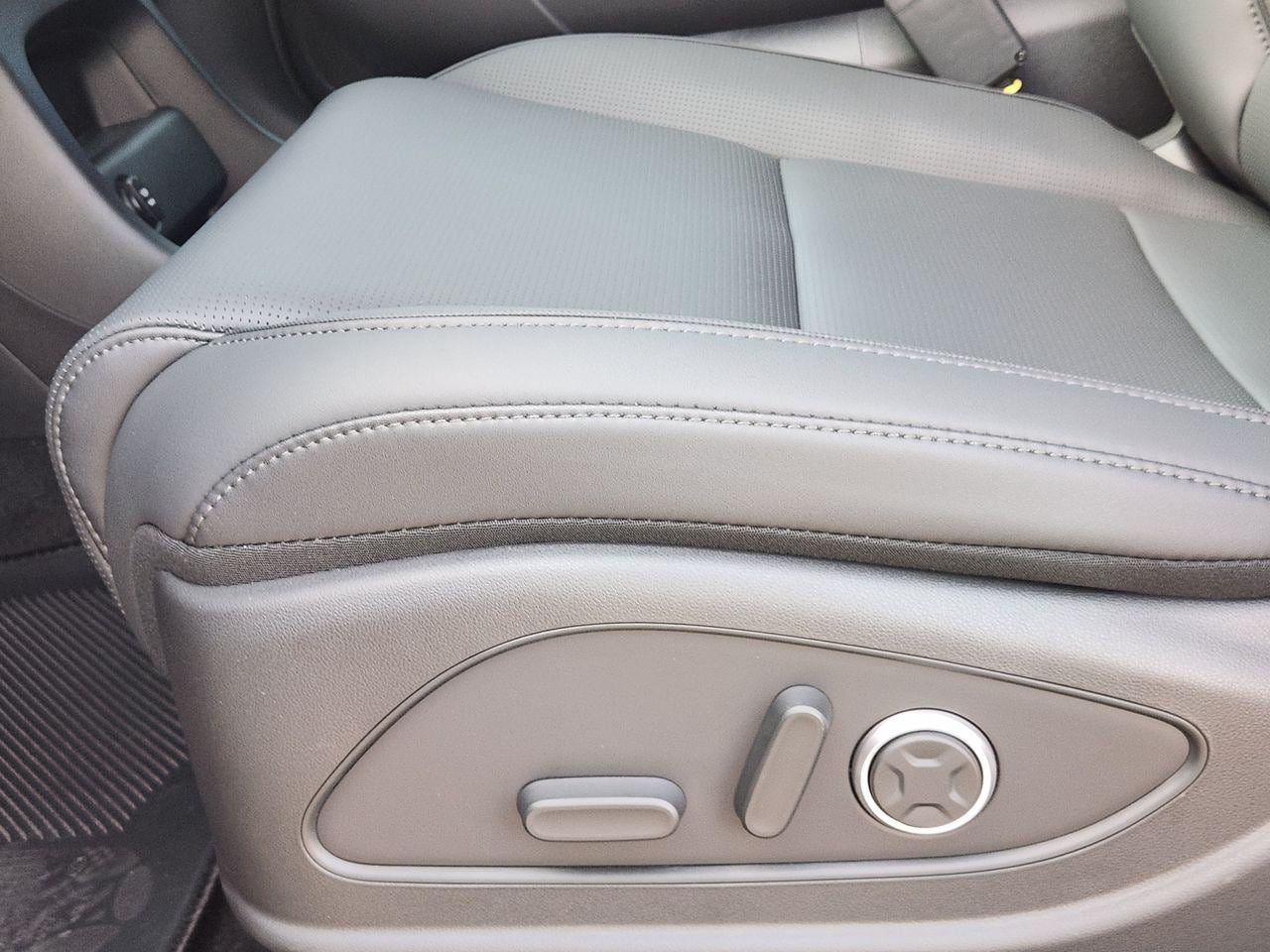 New 2026 Creamy White Pearl Hyundai SEL Premium 7P image 24
