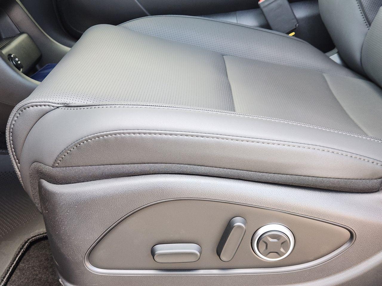 New 2027 Abyss Black Pearl Hyundai Blue SEL Premium 7P image 24