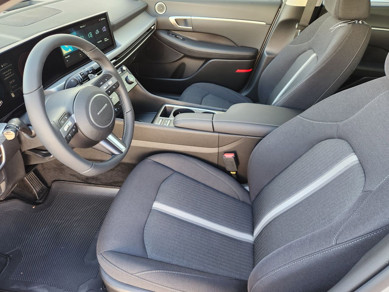 New 2026 T4A Silver Hyundai SEL Sport image 9