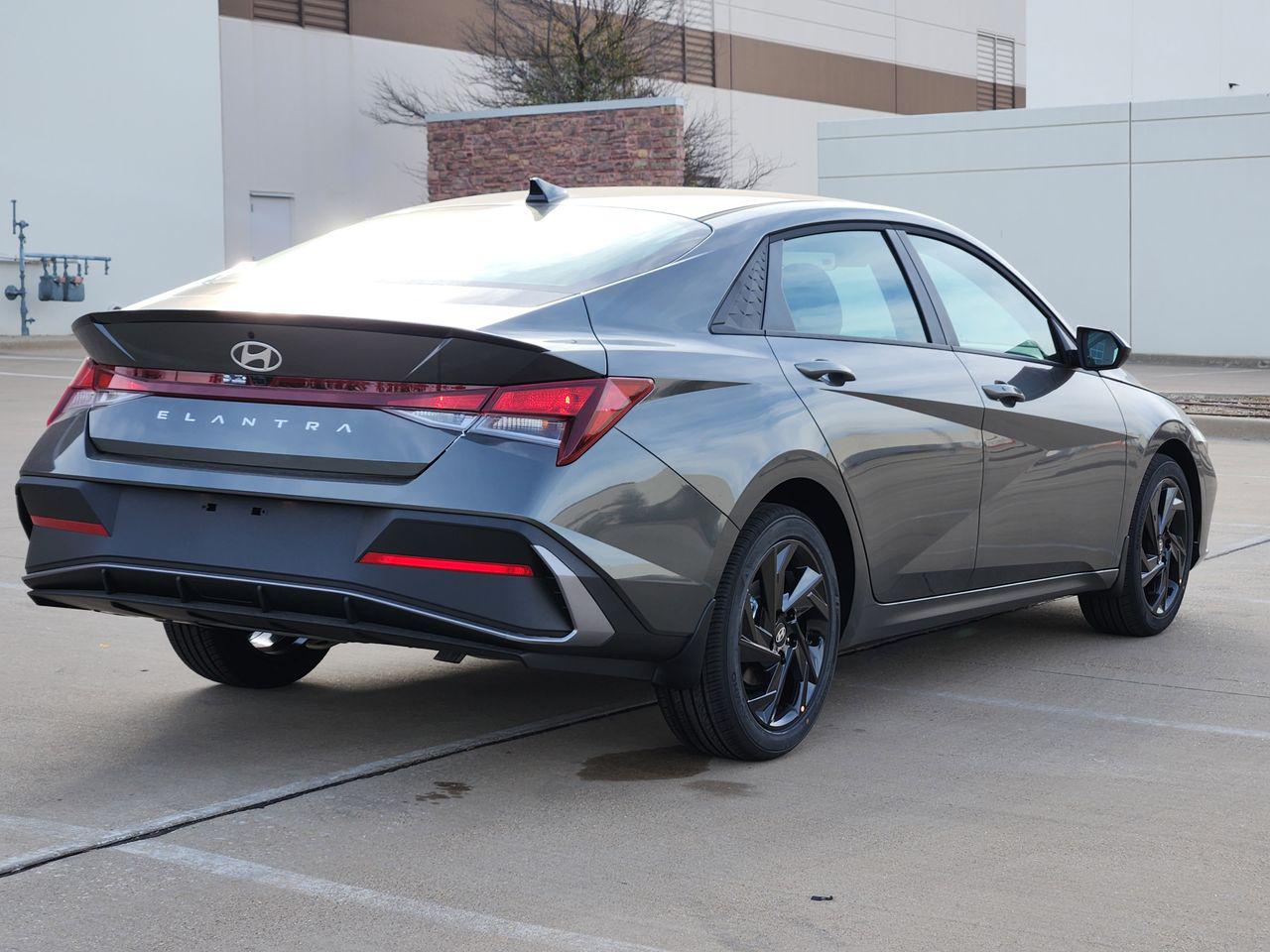 New 2026 A5G Gray Hyundai SEL Sport image 4