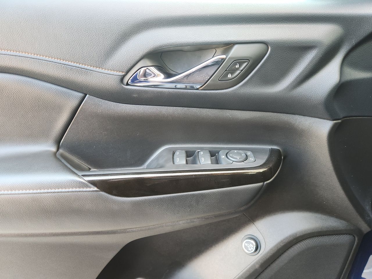 Used 2023 Ultra Blue GMC AT4 image 21