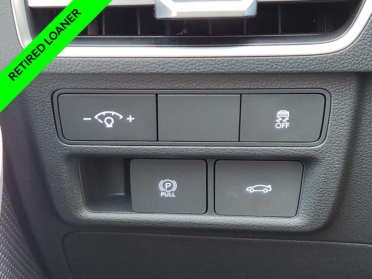 New 2025 T4A Silver Hyundai SEL Convenience image 22