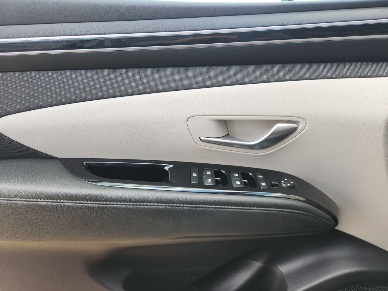 Used 2022 Amazon Gray Hyundai SEL image 20