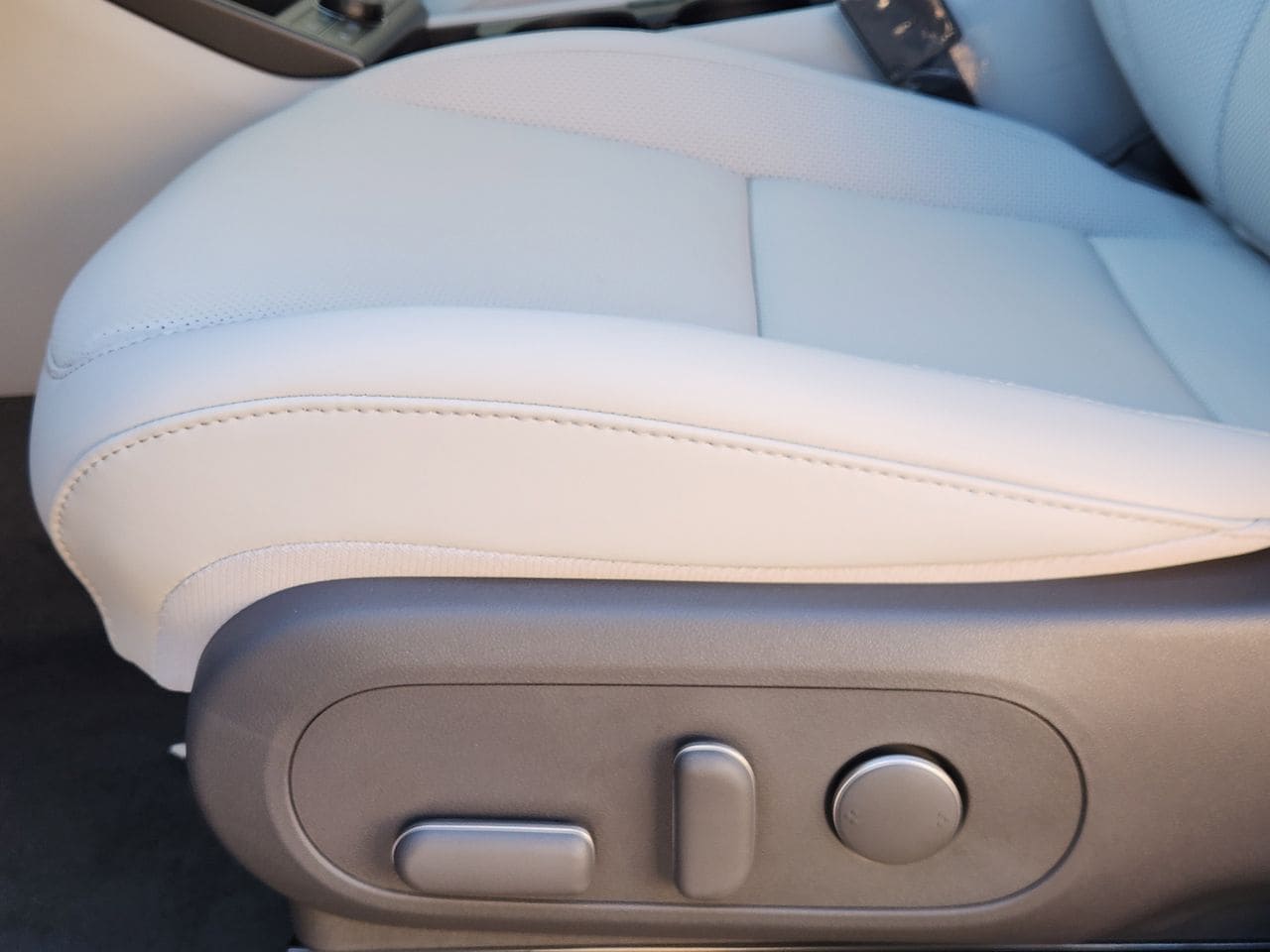 New 2026 A2B Black Hyundai Limited FWD image 24