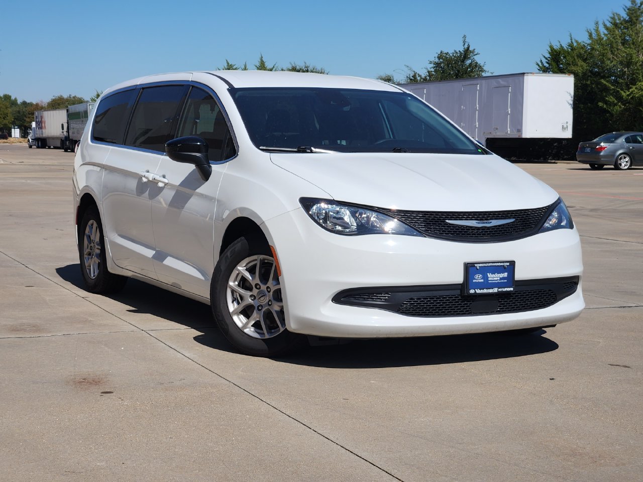 2024 Chrysler Voyager