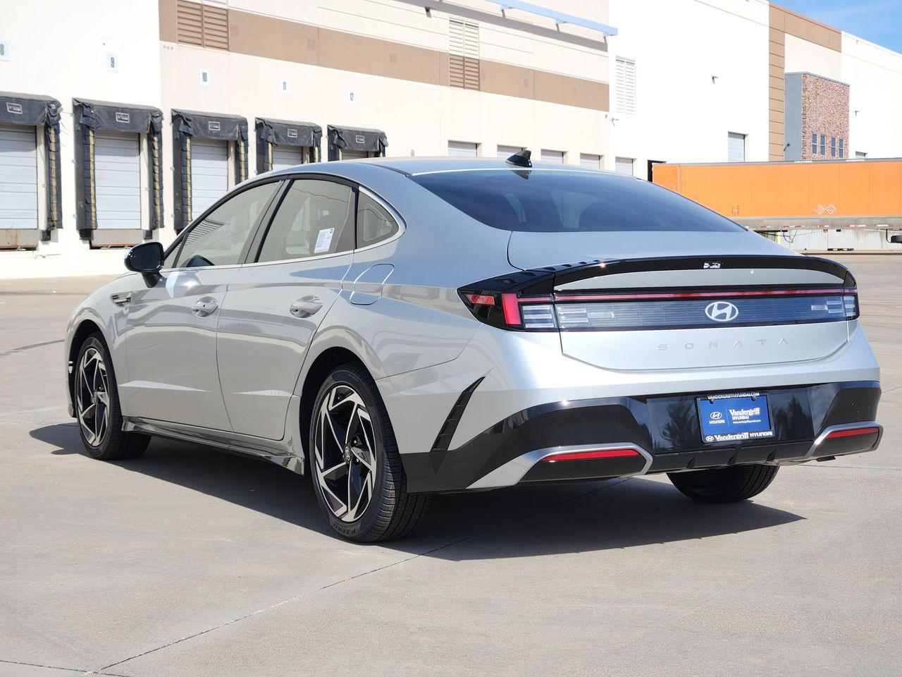 New 2026 T4A Silver Hyundai SEL Sport image 3