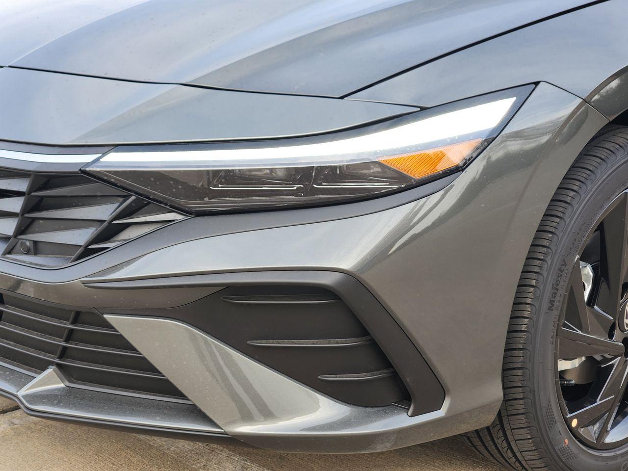 New 2026 A5G Gray Hyundai SEL Sport image 6