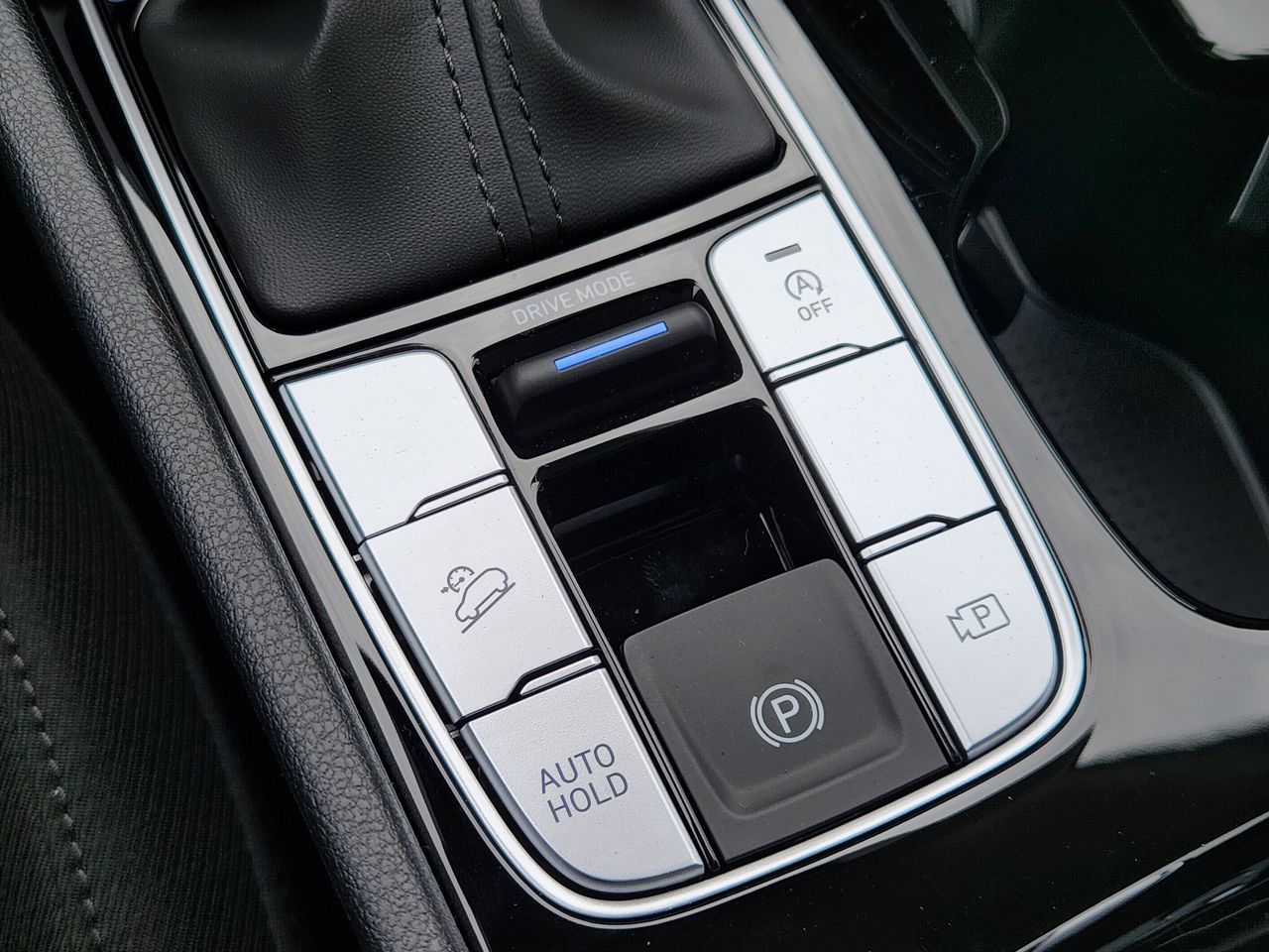 New 2026 S3B Black Hyundai SEL FWD image 19