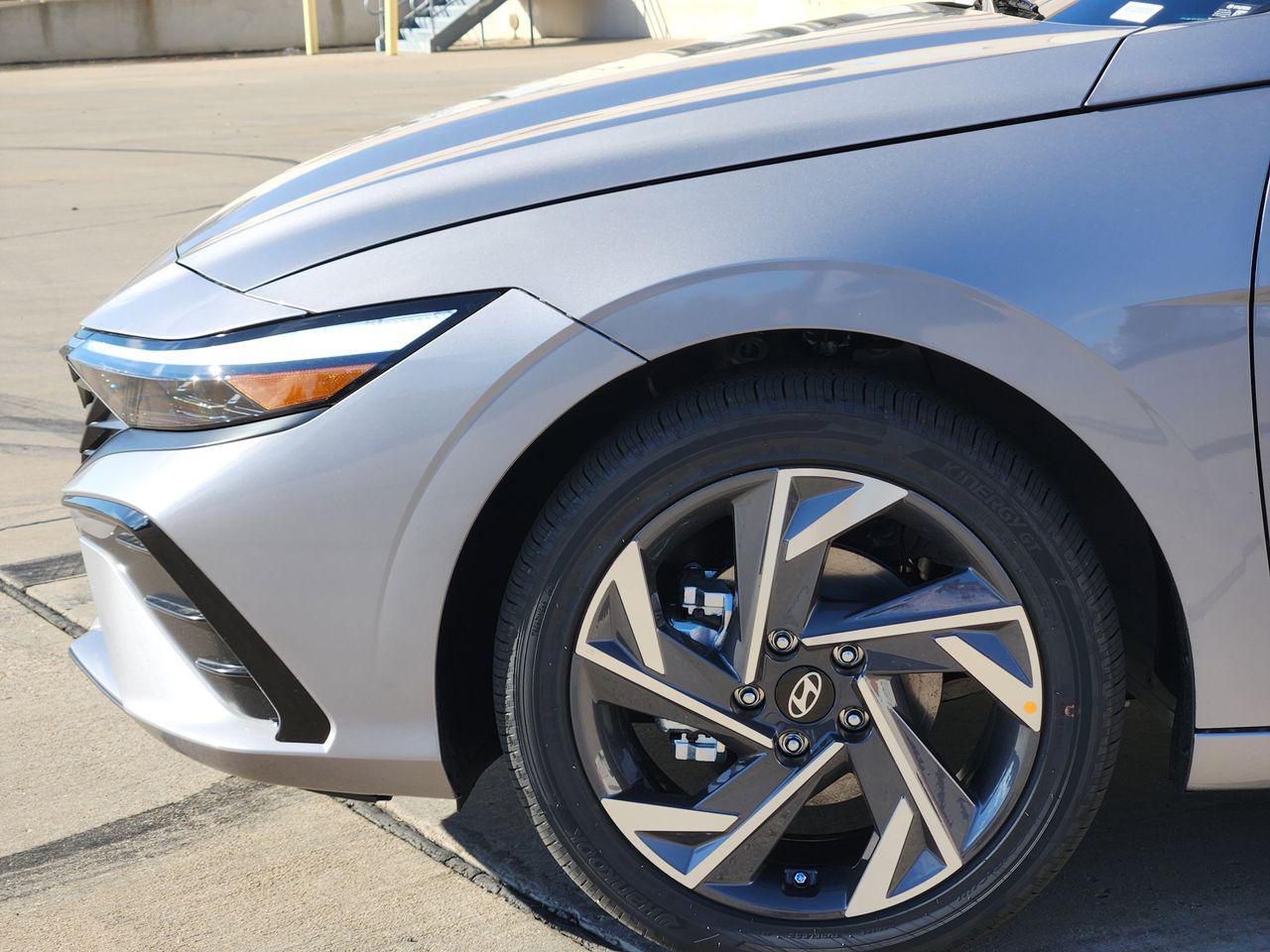 New 2026 M6T Hyundai Limited image 5