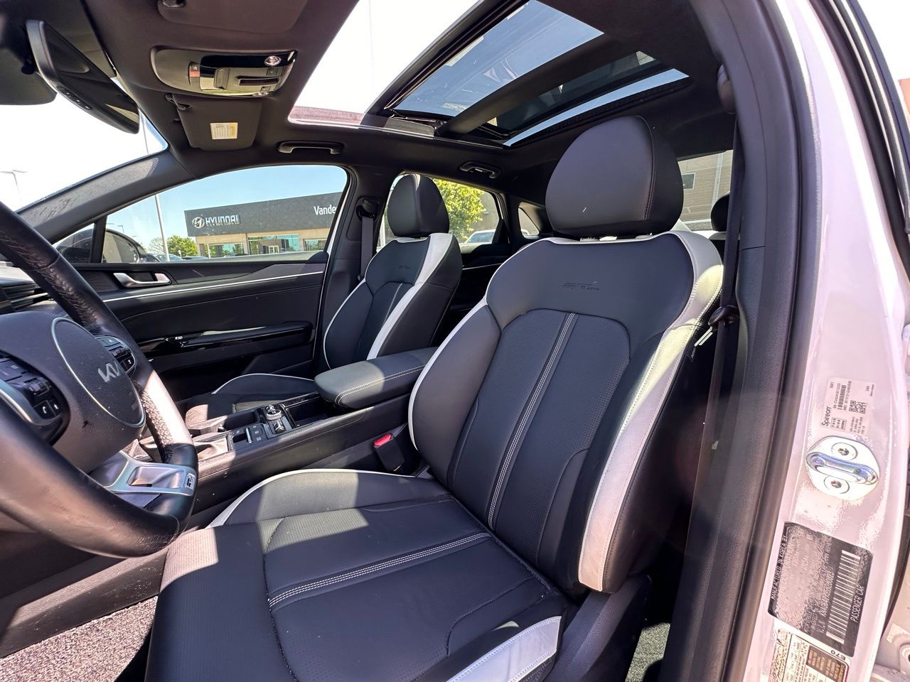 Used 2025 Snow White Pearl Kia GT-Line image 21