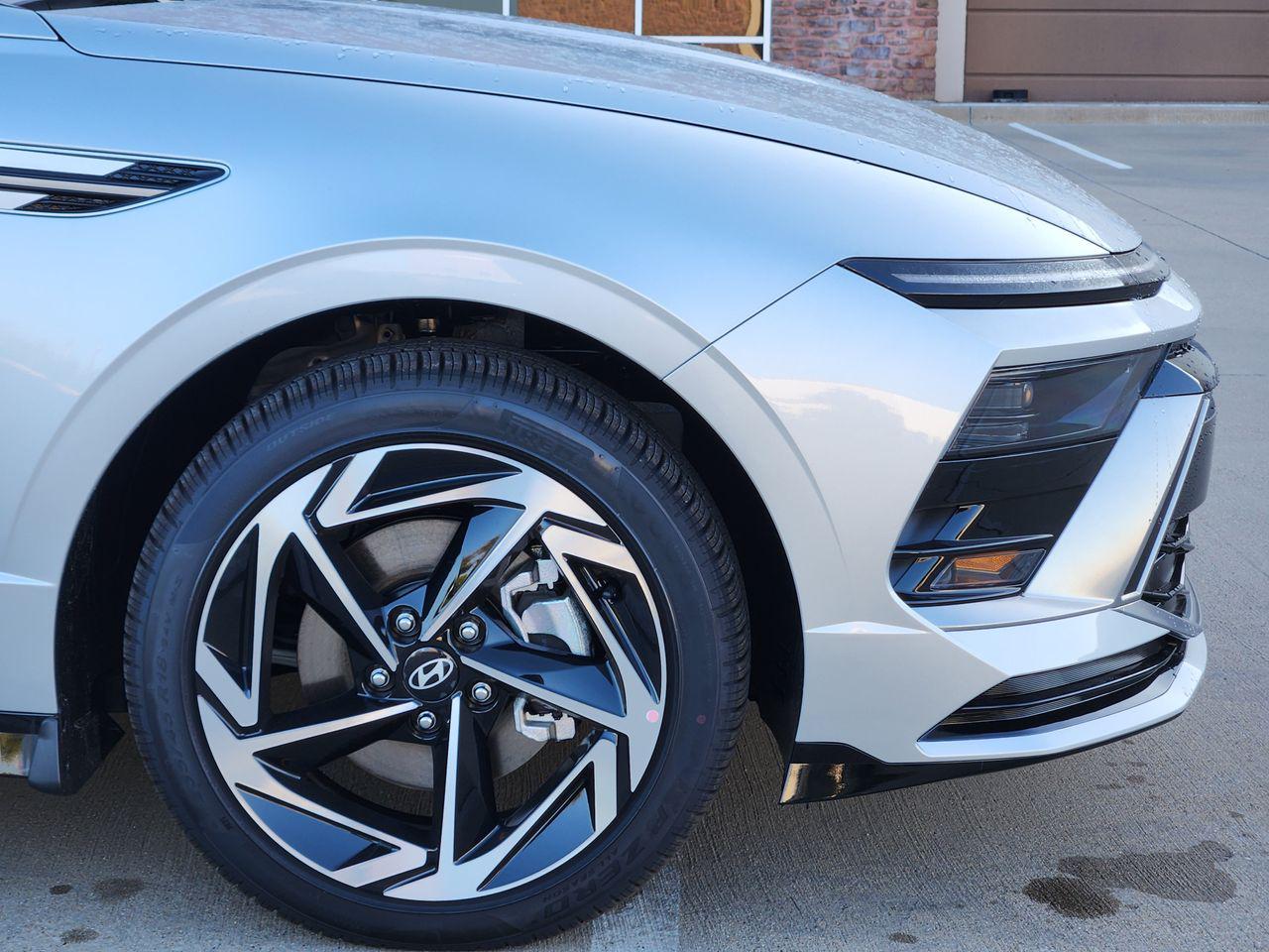 New 2026 T4A Silver Hyundai SEL Sport image 5