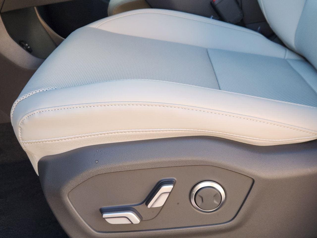 New 2026 PE2 Gray Hyundai SEL FWD image 23