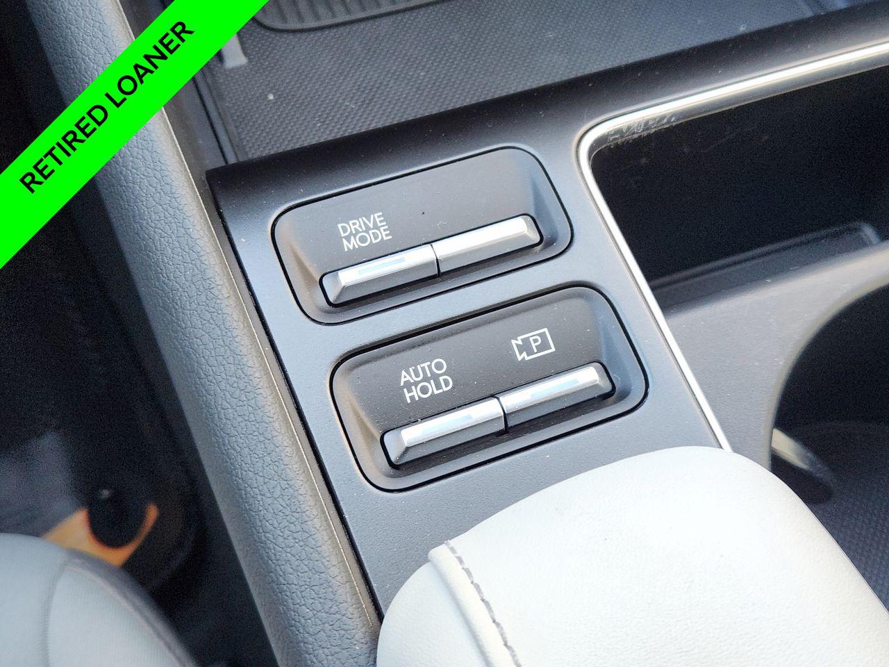 New 2025 W6H White Hyundai SEL Convenience image 21