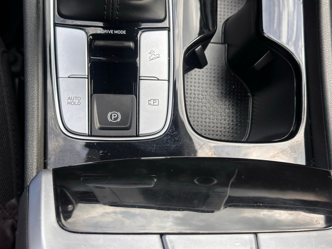 Certified Used 2022 Hampton Gray Hyundai SE image 30