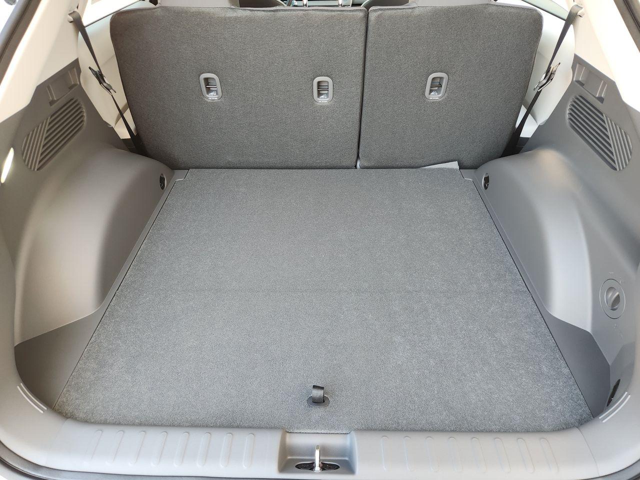 New 2027 SAW/White Hyundai SE image 30