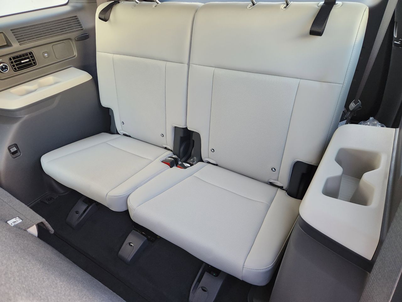 New 2026 W6H White Hyundai SEL FWD image 29