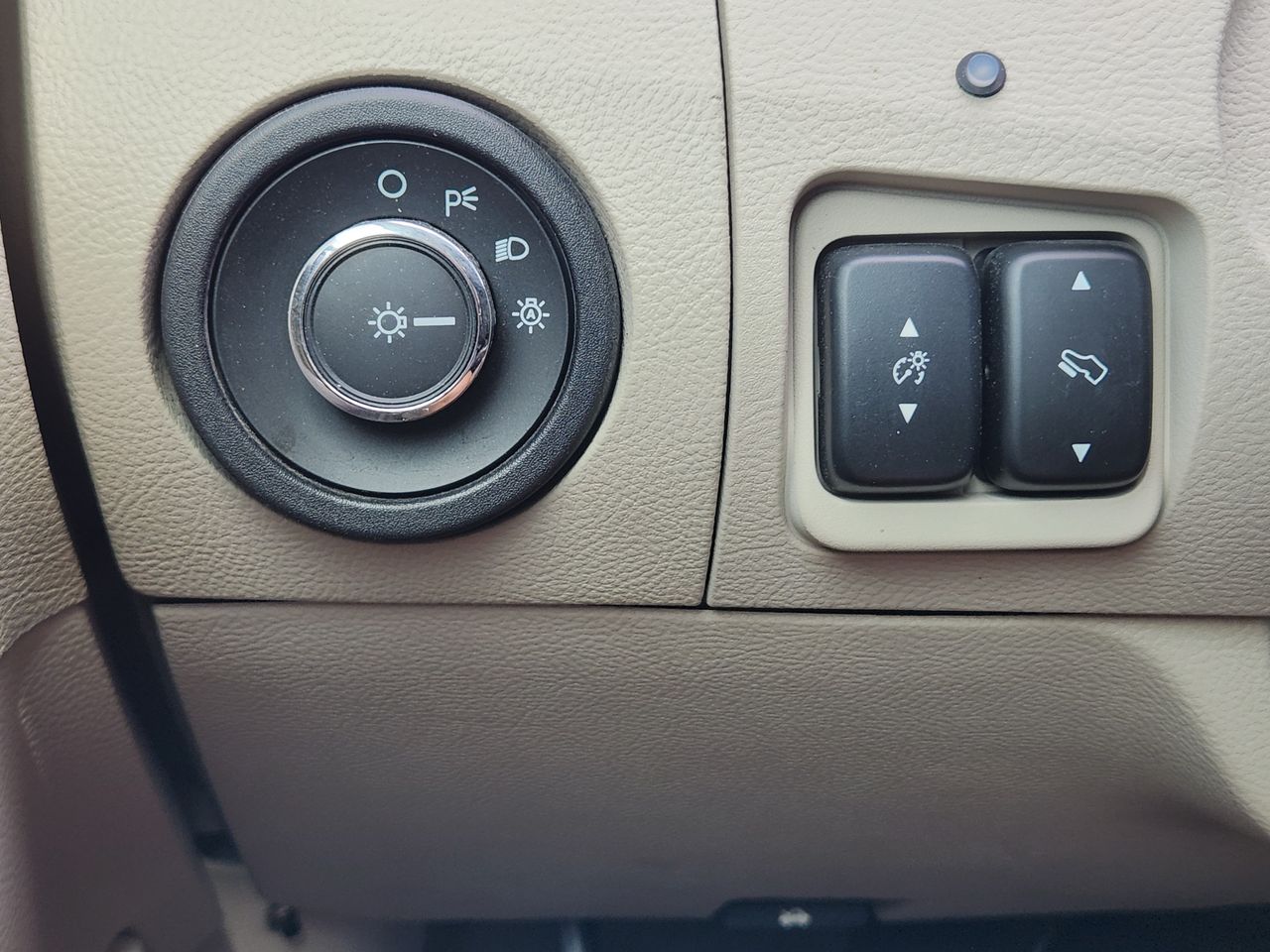 Used 2010 Tuxedo Black Ford Limited image 19